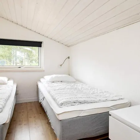 10 Person In Bl Vand Hotell 4*