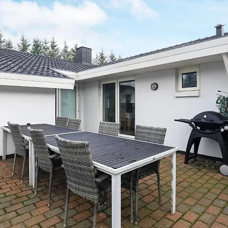 10 Person In Bl Vand Hotell
