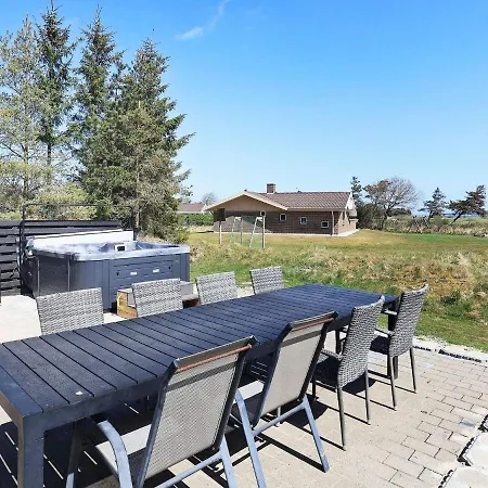 10 Person In Bl Vand Hotell